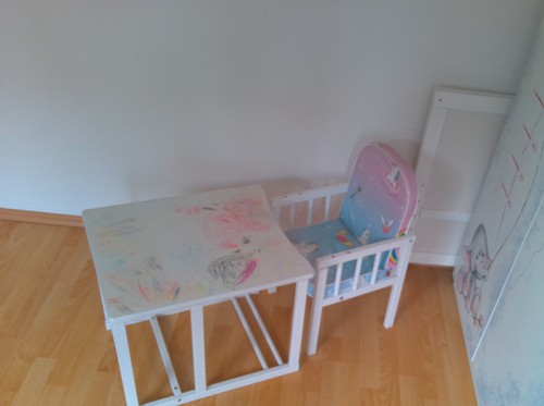 Kinderstuhl mit tisch - kinderstuhl,